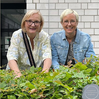 Das Bild zeigt links Frau Bulgrin und rechts Frau Höppner.